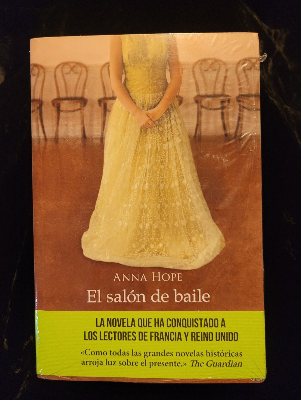 El Salon De Baile (The Ballroom) Paperback by Anna Hope
